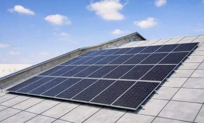 NeighborSun team explaining maintenance report and efficiency gains to a Los Angeles client.